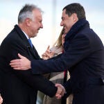 Juanma Moreno se suma a los apoyos al ministro Ángel Víctor Torres