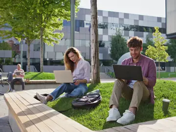 Banco Santander, siempre del lado del progreso económico y social Banco Santander, siempre del lado del progreso económico y social