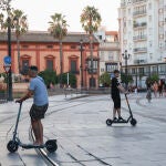 Patinetes eléctricos en el centro de Sevilla