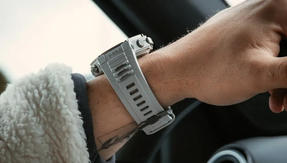 Detalle de la correa y la parte lateral del Amazfit T-Rex 3