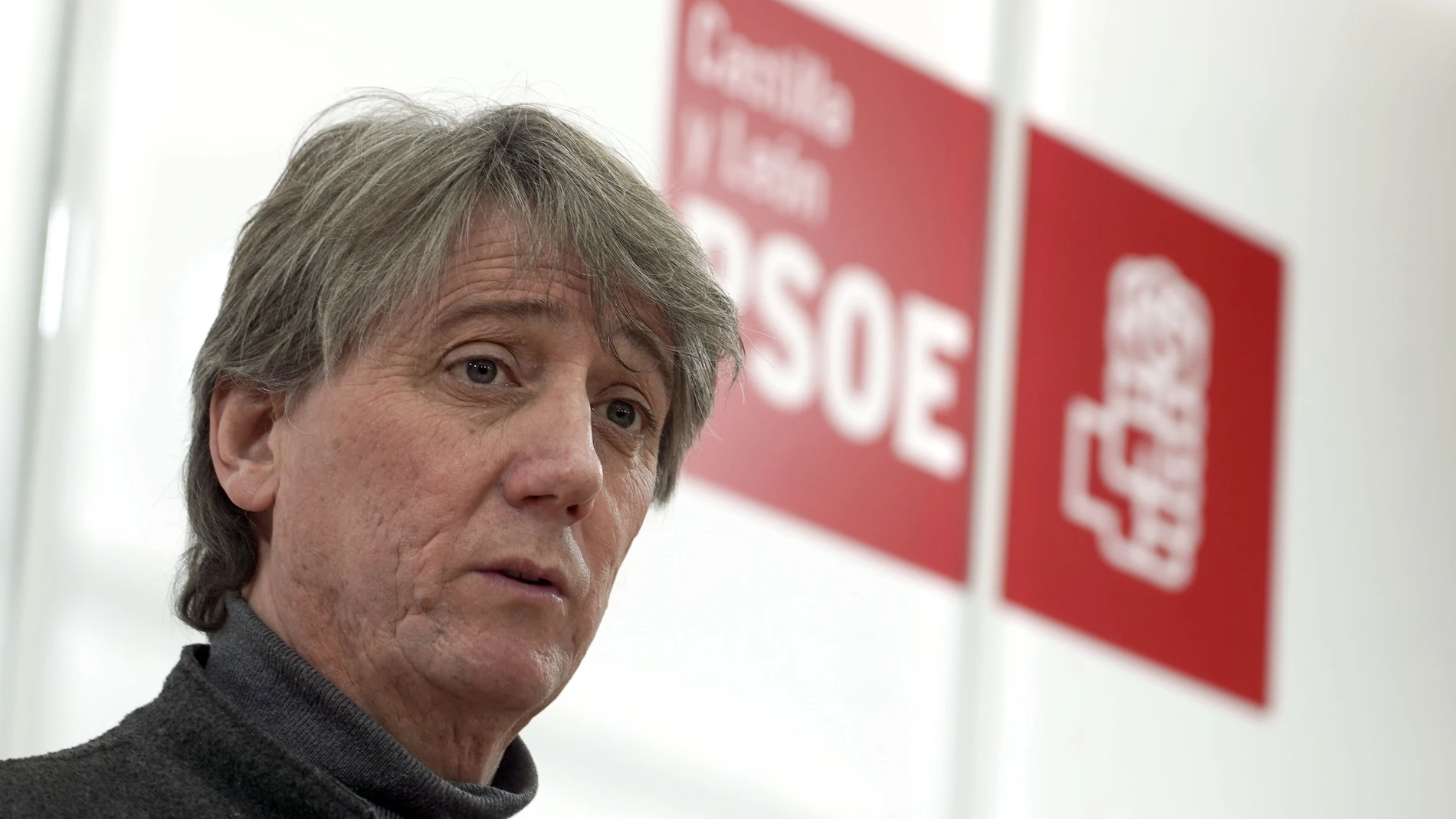 Carlos Martínez, secretario regional del PSOE, durante la rueda de prensa