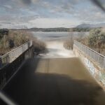 El Canal Isabel II sigue liberando agua de todas sus presas para regular las crecidas por las intensas lluvias en Madrid