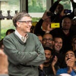 Bill Gates, fundador de Microsoft, junto con Satya Nadella, actual CEO
