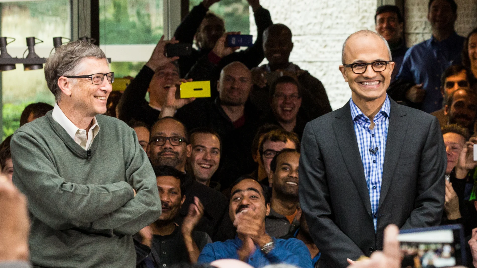 Bill Gates, fundador de Microsoft, asegura que Satya Nadella pudo no