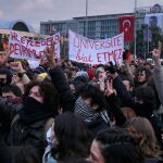 La oposición turca mantiene la concentración de protesta indefinida en el centro de Estambul