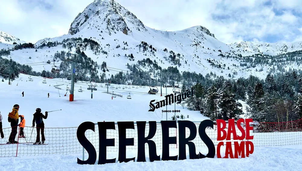 Cartel de entrada al Seekers Base Camp