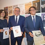 La directora del Instituto Alicantino de Cultura Juan Gil-Albert, Cristina Martínez, el director de la Diputación de Alicante, Toni Pérez, y el diputado de Cultura, Juan de Dios Navarro