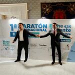 El alcalde de Elche, Pablo Ruz, y el alcalde de Alicante, Luis Barcala, en la presentación de la I Maratón entre ambas ciudades