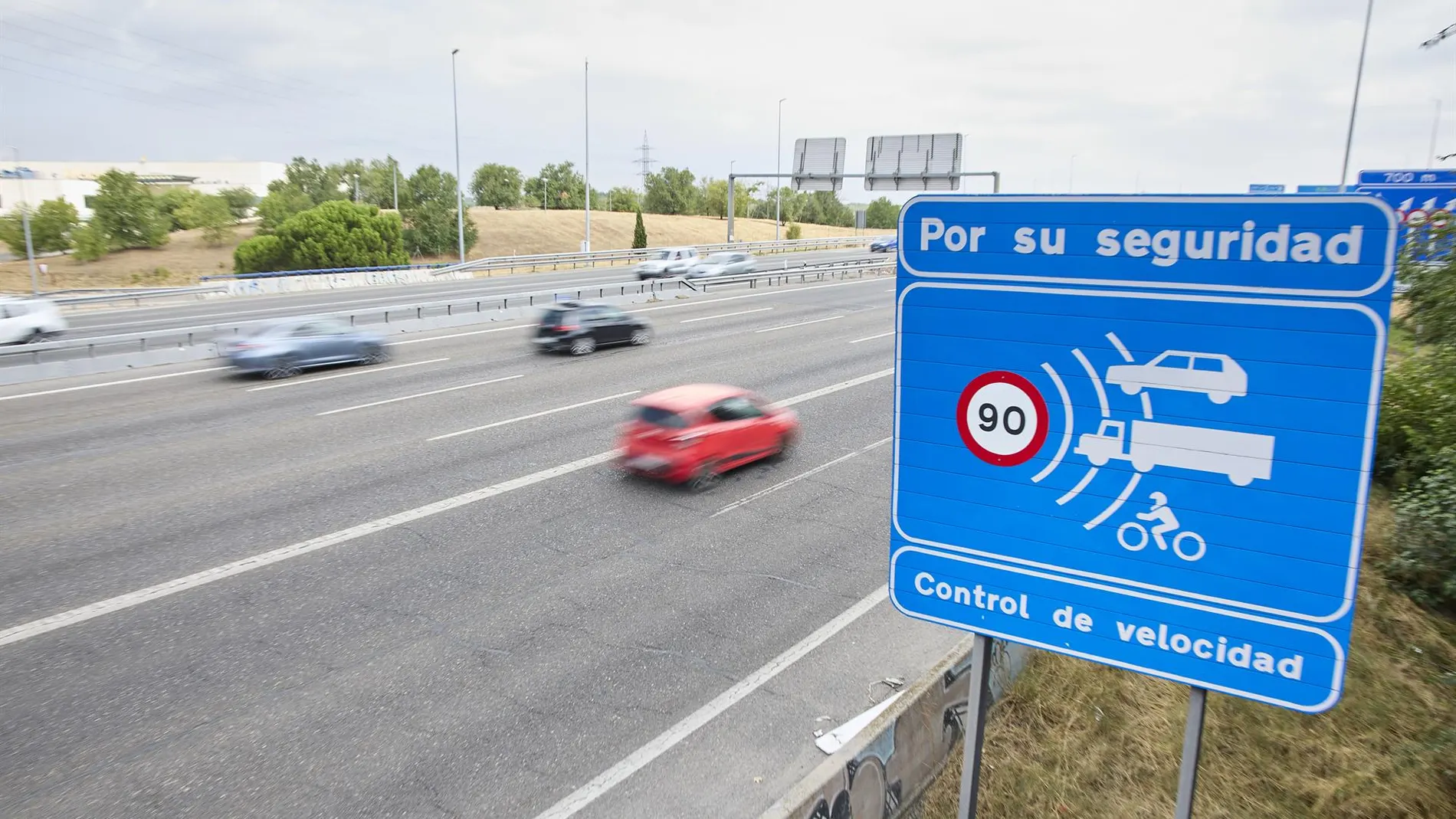 Cartel que avisa de un control de velocidad.