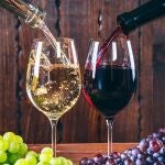 Copa de vino blanco y vino tinto