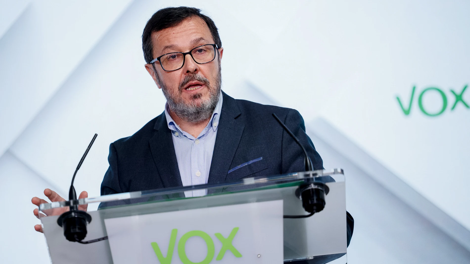 MADRID (ESPAÑA), 24/03/2025.- El portavoz nacional de Vox, José Antonio Fuster durante la rueda de prensa celebrada este lunes en la sede del partido tras la reunión del Comité de Acción Política. EFE/ Daniel Gonzalez
