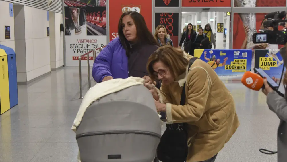 Anabel Pantoja se reencuentra en Sevilla con su madre, Merchi Bernal