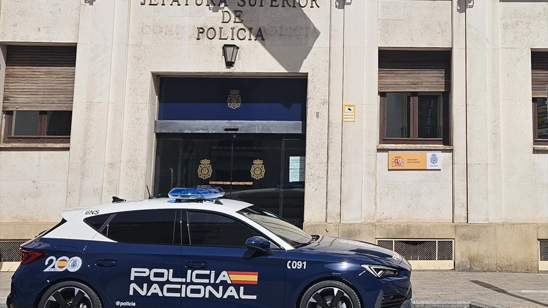 La Policía pilla in situ a dos jóvenes que robaban un taller de motos en Murcia