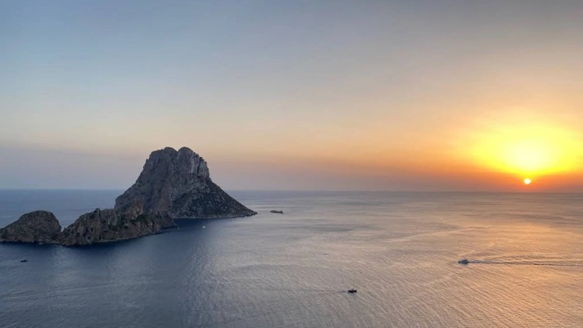 El islote des Vedrà, uno de los lugares más turísticos de Ibiza