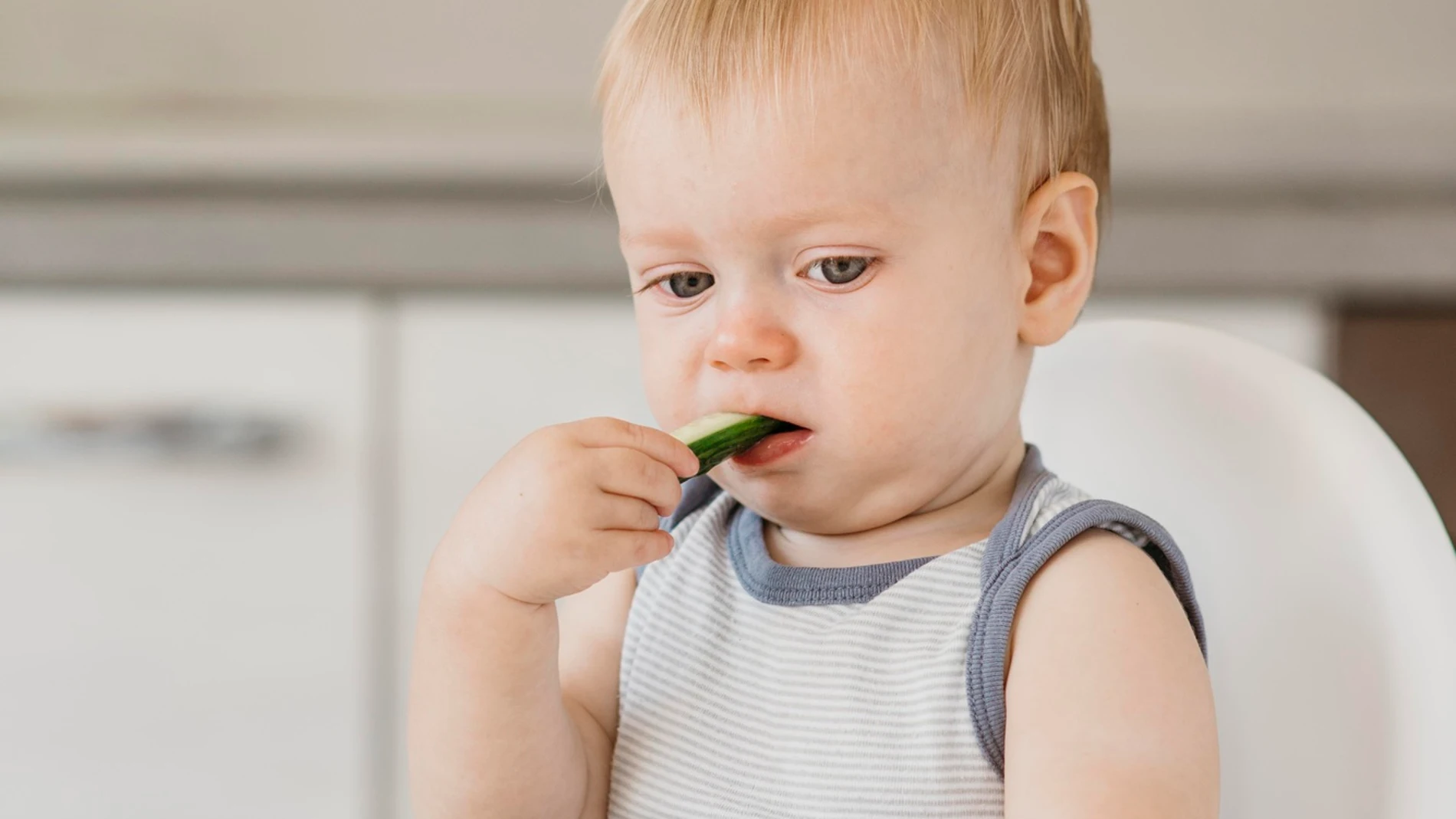 A la hora de comer el niño debe estar incorporado, nunca acostado