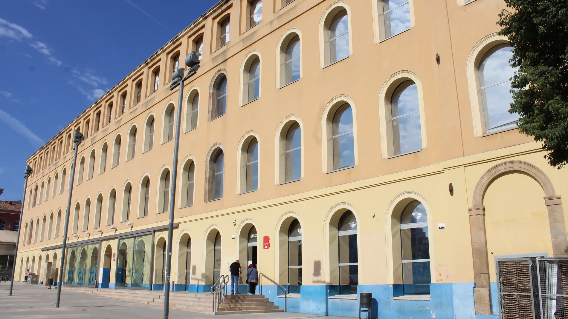 Can Fabra, la biblioteca de la discordia en Barcelona