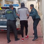 El detenido tenía en vigor una orden judicial de búsqueda, detención y personación emitida por un juzgado de Albacete