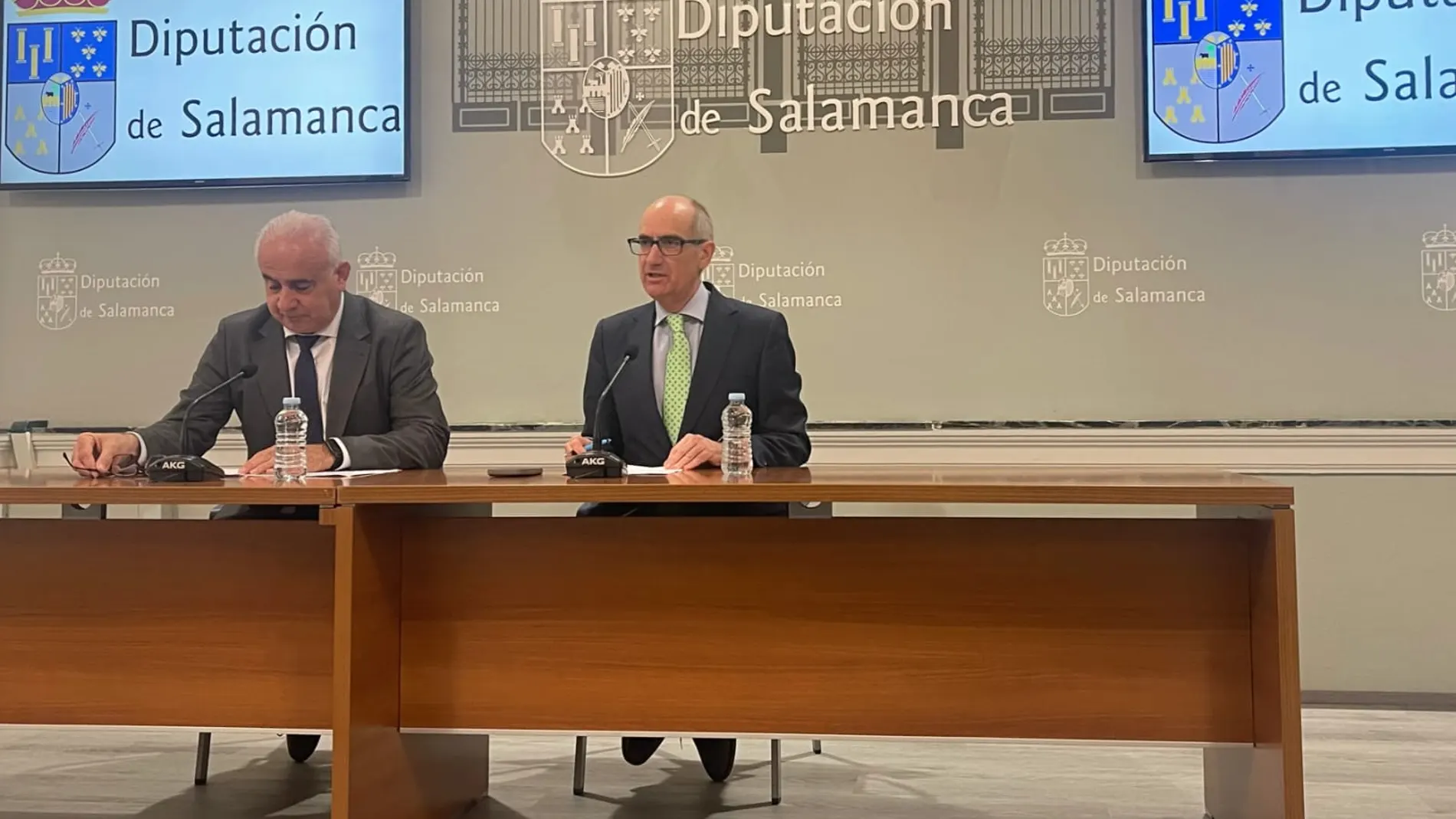 El presidente de la Diputación, Javier Iglesias, y el diputado de carreteras. Jesús María Ortiz