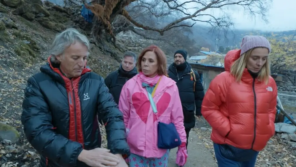 Jesús Calleja junto a Ágatha Ruiz de la Prada, Antonio Orozco, Carlos Latre y Sandra Barneda