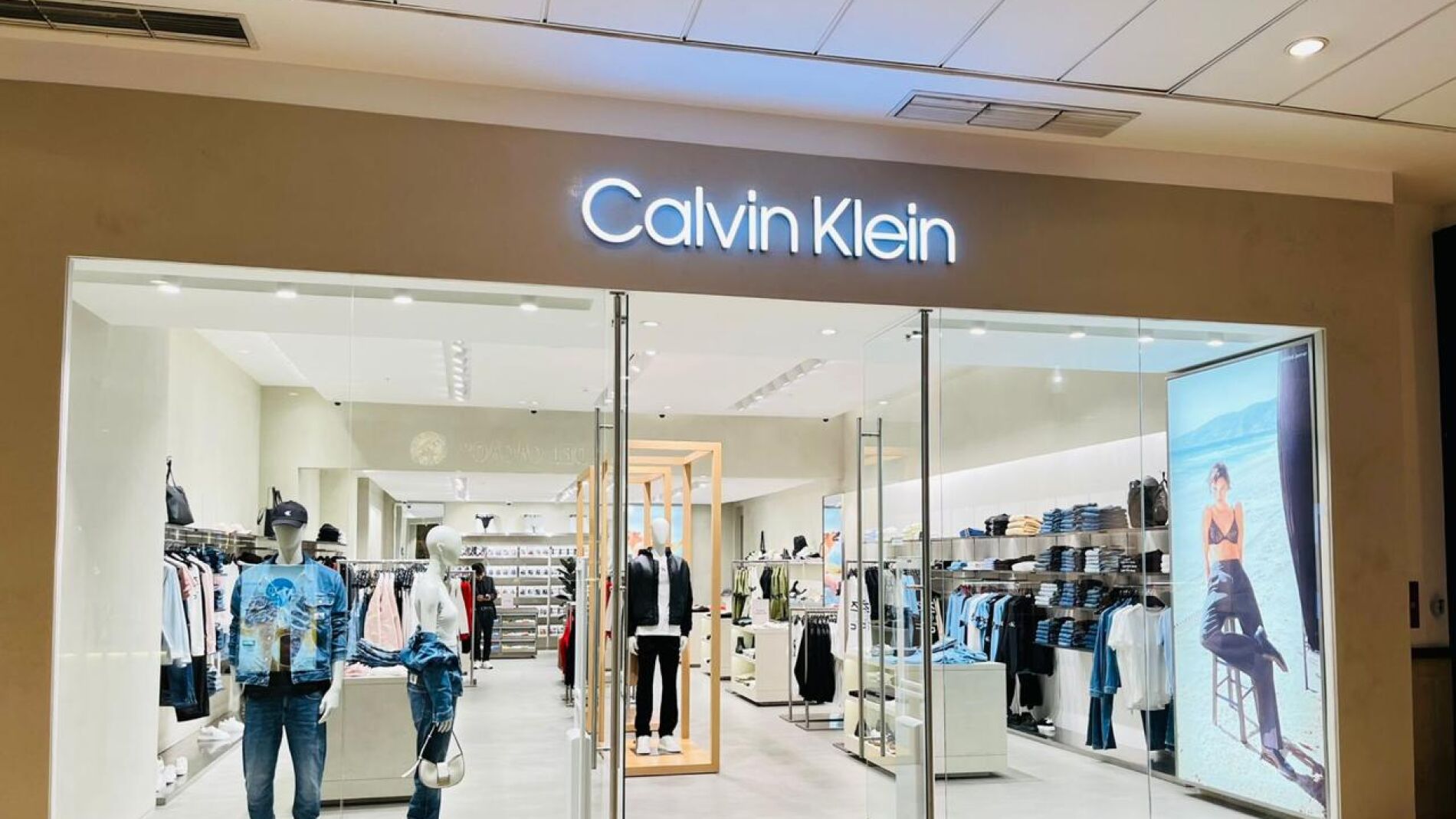 No es una camiseta cualquiera: es Calvin Klein y está al 40% en Amazon