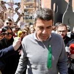 Suspendida una visita de Mazón a la Gaiata ganadora en Castelló tras ser increpado en el monumento infantil ganador