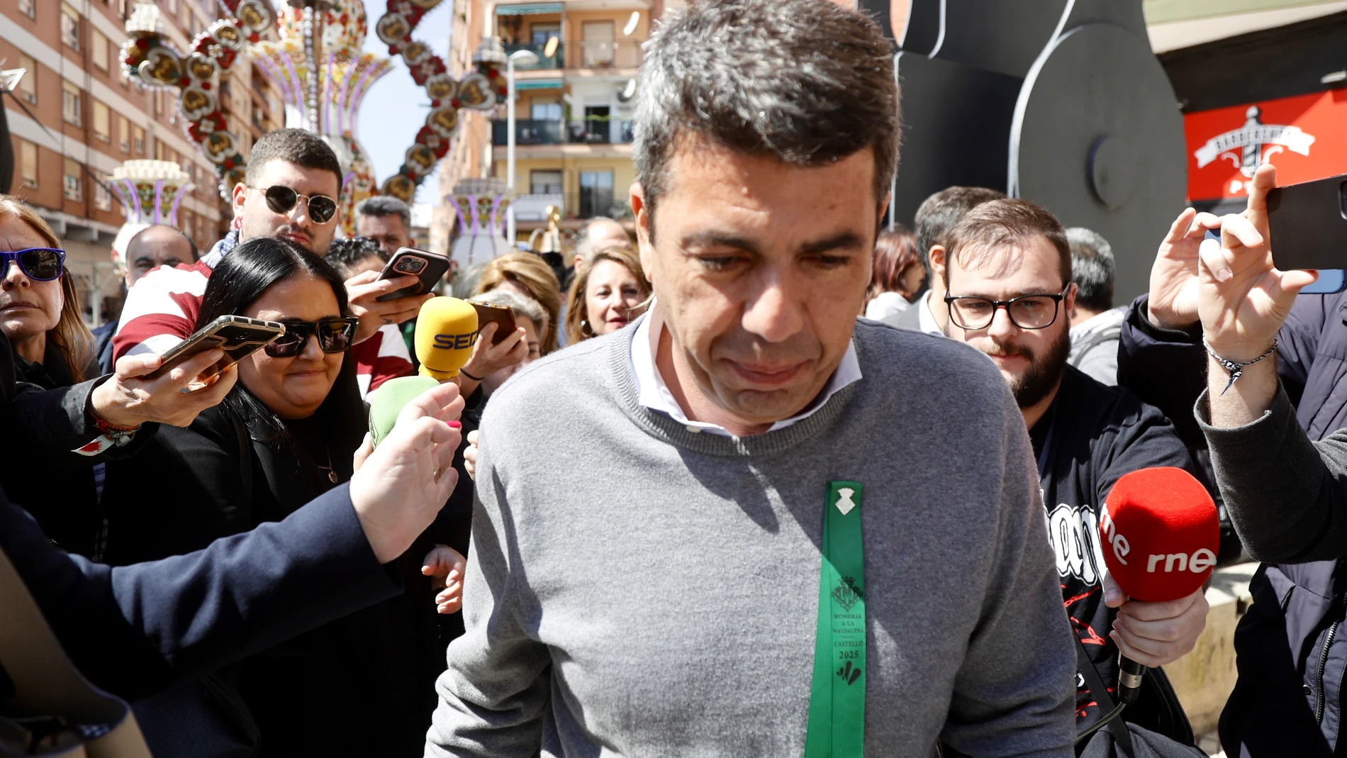 Suspendida parte de la visita de Mazón a las fiestas de Castelló tras ser increpado ÁNGEL SÁNCHEZ/EUROPA PRESS 27/03/2025