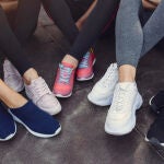 Si tienes más de 40 y quieres unas zapatillas cómodas, estas Skechers al 56% son una apuesta segura