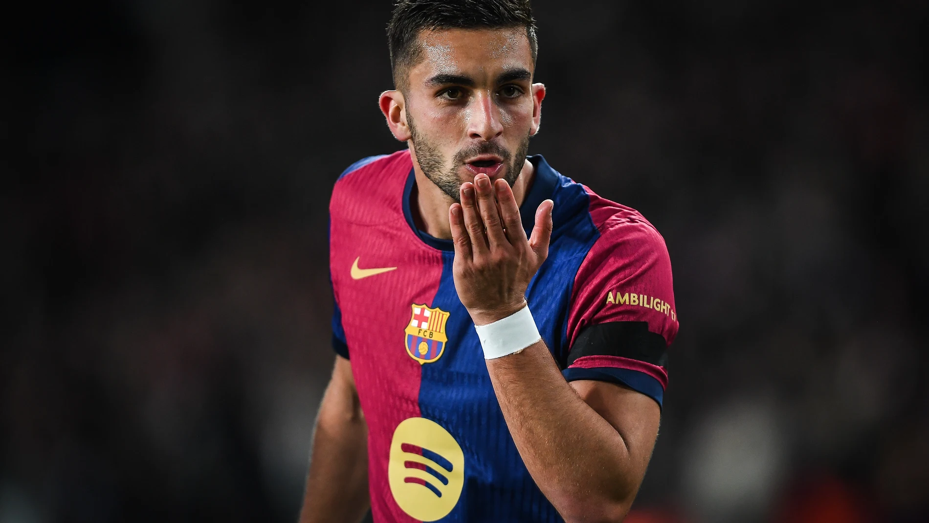 27 March 2025, Spain, Barcelona: Barcelona's Ferran Torres celebrates his side's first goal of the game during the Spanish La Liga soccer match between Real Madrid and CA Osasuna at Estadi Olimpic Lluis Companys. Photo: Matthieu Mirville/ZUMA Press Wire/dpa Matthieu Mirville/ZUMA Press Wir / DPA 27/03/2025 ONLY FOR USE IN SPAIN