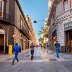 El debate sobre la apertura dominical de comercios en Santa Cruz de Tenerife genera tensión entre comerciantes y políticos