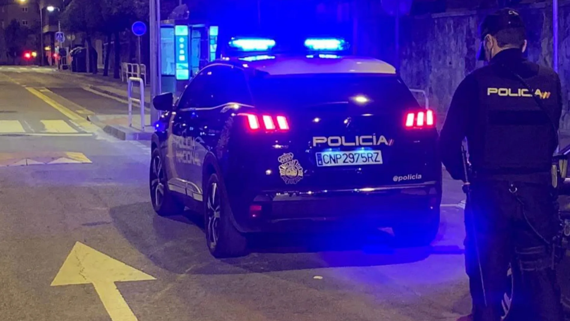 La multa por atacar a un policía y tener armas medievales en una bajera en Pamplona