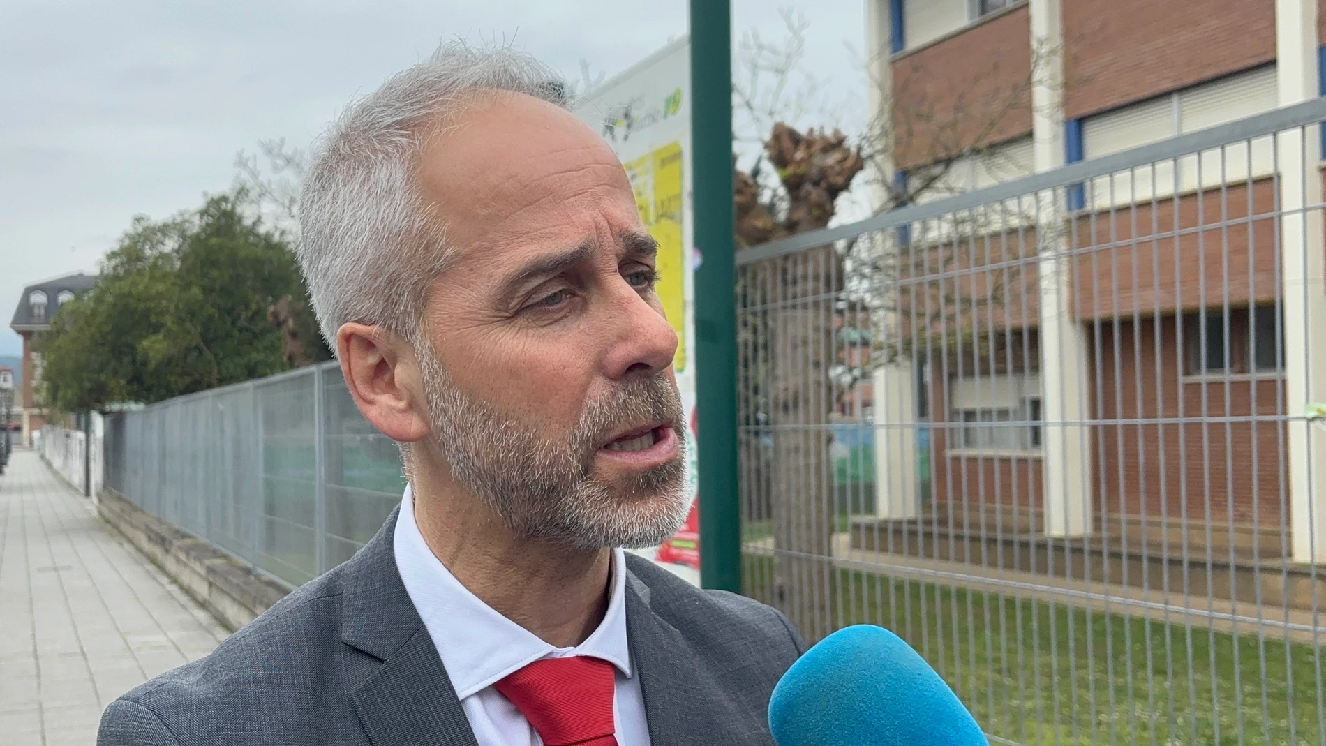 GRAF4109. SANTANDER, 27/03/2025.-El consejero de Educación del Gobierno de Cantabria, Sergio Silva, ha condenado y mostró su repulsa por las imágenes de unos menores golpeando a otro con discapacidad motora en el IES Torres Quevedo de Santander. La Consejería de Educación de Cantabria investiga dentro del procedimiento de acoso escolar activado por la agresión a un menor con discapacidad en el instituto Torres Quevedo de Santander si previamente pudo haber otros episodios. EFE/Kike Serrano