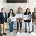 Carlos Mundina entrega los premios de la primera edición del concurso de fotografía “Las Mujeres y el Agua”