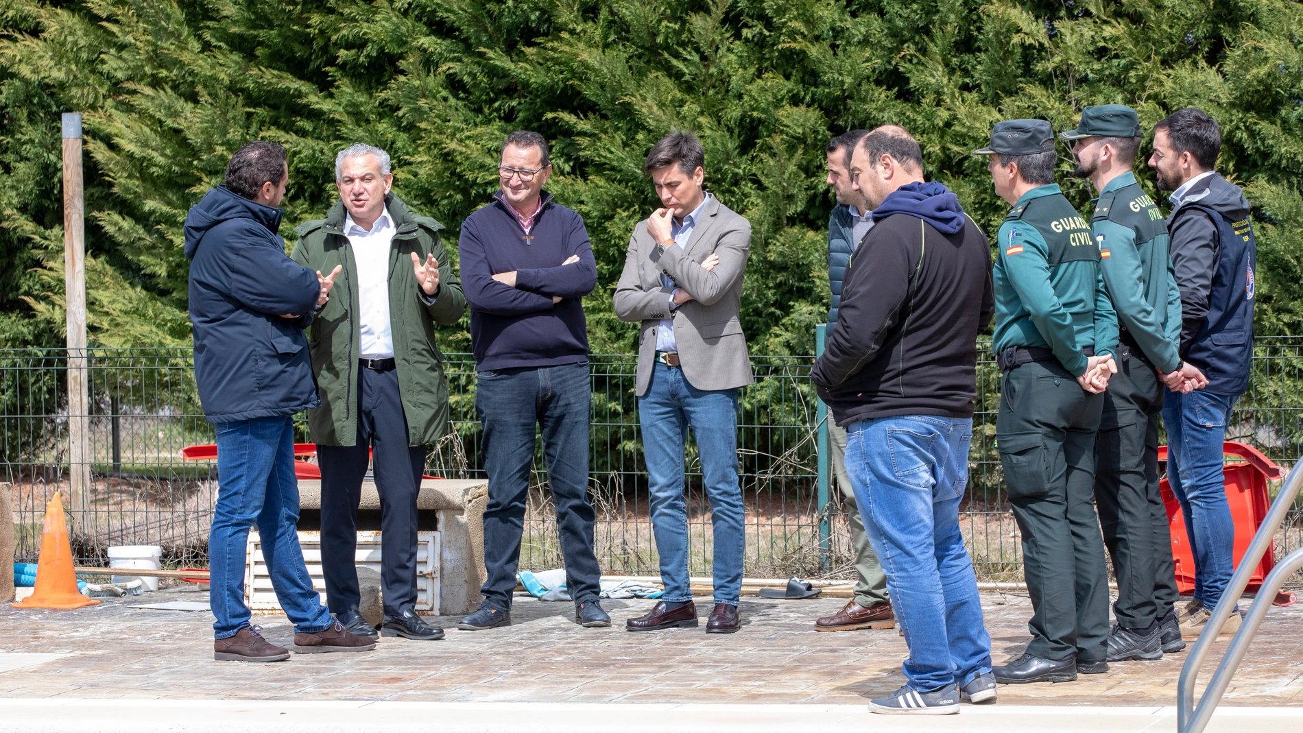El delegado del Gobierno en Castilla y León, Nicanor Sen, visita algunos de las localidades abulenses afectadas por las inundaciones