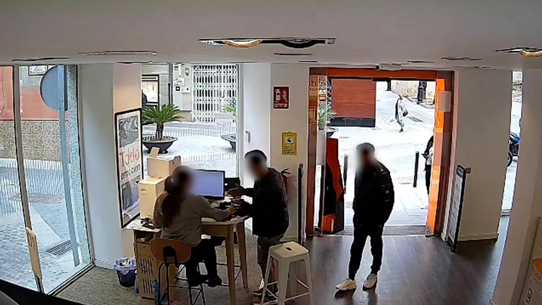 Operación hurto móviles REMITIDA / HANDOUT por OPC Fotografía remitida a medios de comunicación exclusivamente para ilustrar la noticia a la que hace referencia la imagen, y citando la procedencia de la imagen en la firma 27/03/2025