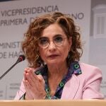 Montero anuncia un cambio normativo para devolver el IRPF a mutualistas jubilados "en un solo pago" este año