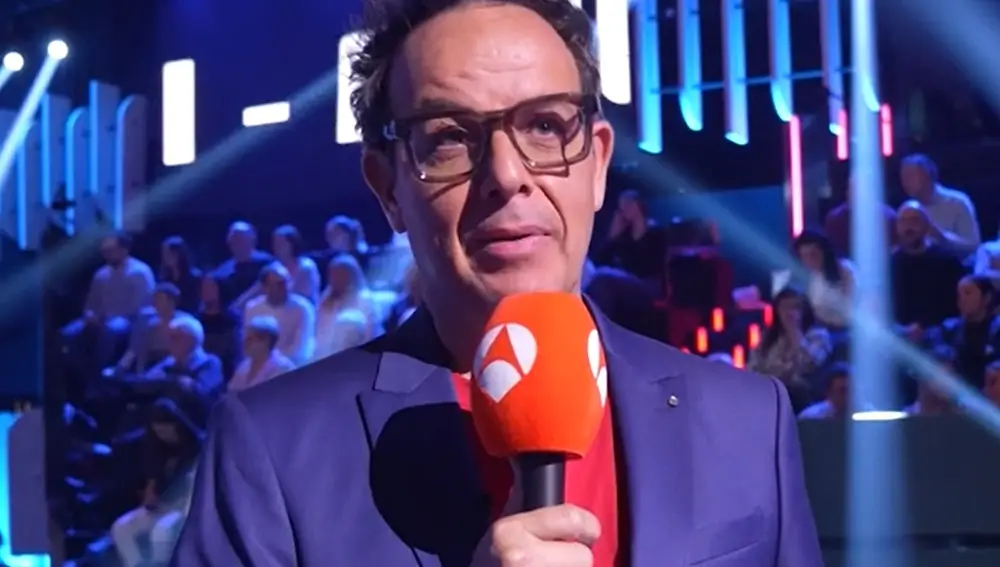 Àngel Llàcer se emociona la regresar al plató de 'Tu cara me suena'