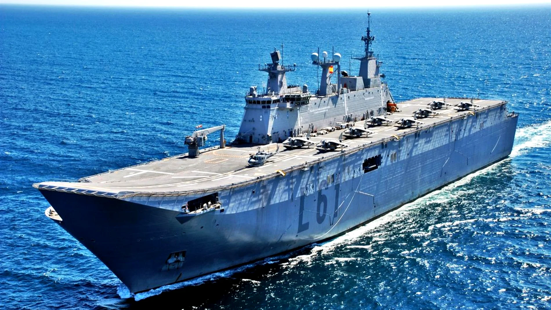 LHD Juan Carlos I (L-61), el portaaviones de la Armada capaz de lanzar cazas y helicópteros al mismo tiempo