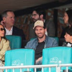 Leo Messi, en la grada viendo la semifinal entre Novak Djokovic y Grigor Dimitrov