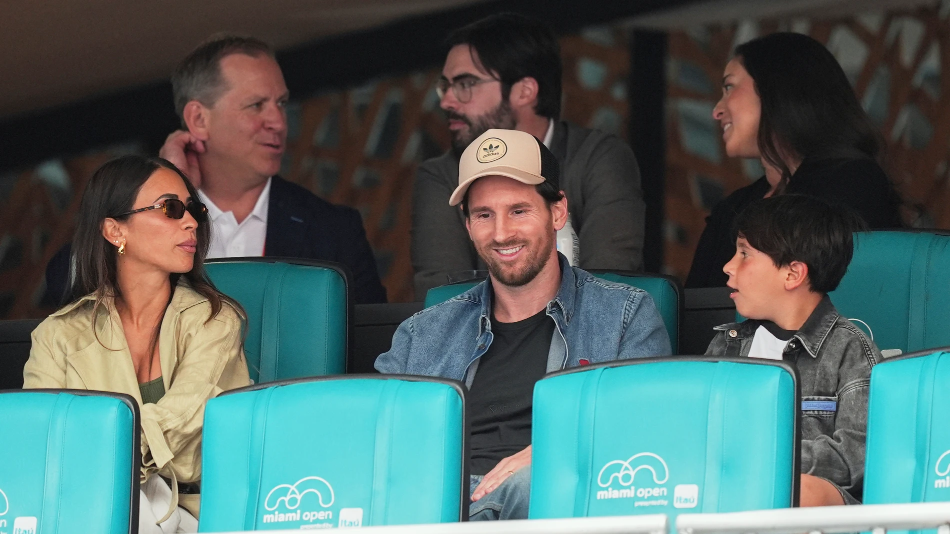 Leo Messi, en la grada viendo la semifinal entre Novak Djokovic y Grigor Dimitrov
