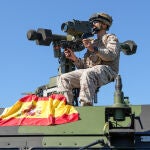 Un militar español durante unas maniobras de la OTAN en el Golfo de Cadiz