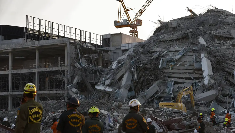 A 7.7 magnitude earthquake hits Myanmar, tremors felt in neighboring Thailand