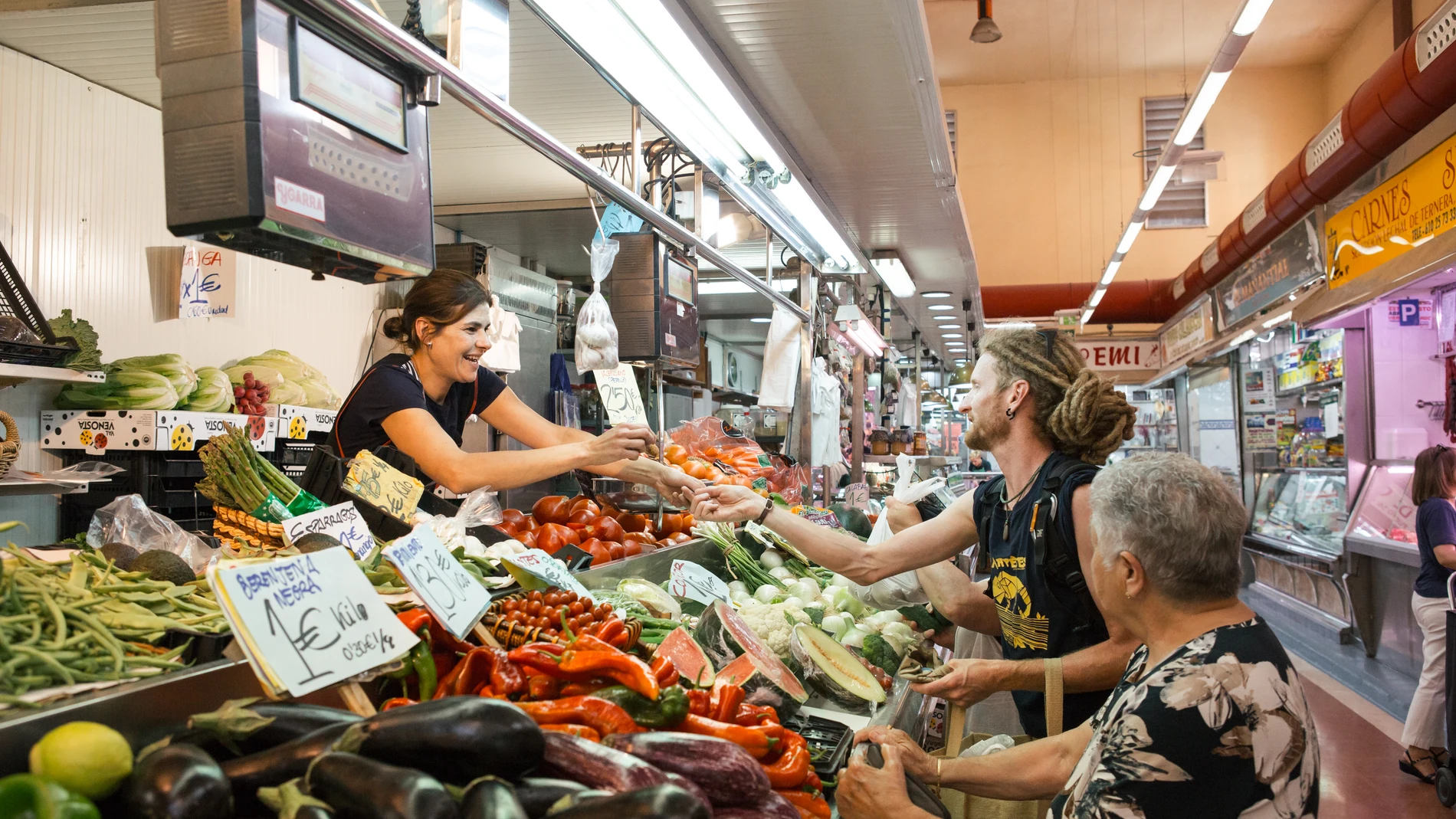 El Mercado del Cabanyal es uno de los espacios donde el producto de cercanía exhibe su calidad y diversidad