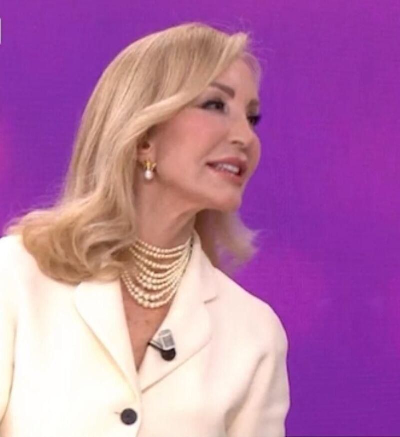Carmen Lomana