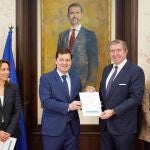El presidente de la Junta, Alfonso Fernández Mañueco, se reúne con la Junta Directiva de Empresa Familiar de Castilla y León