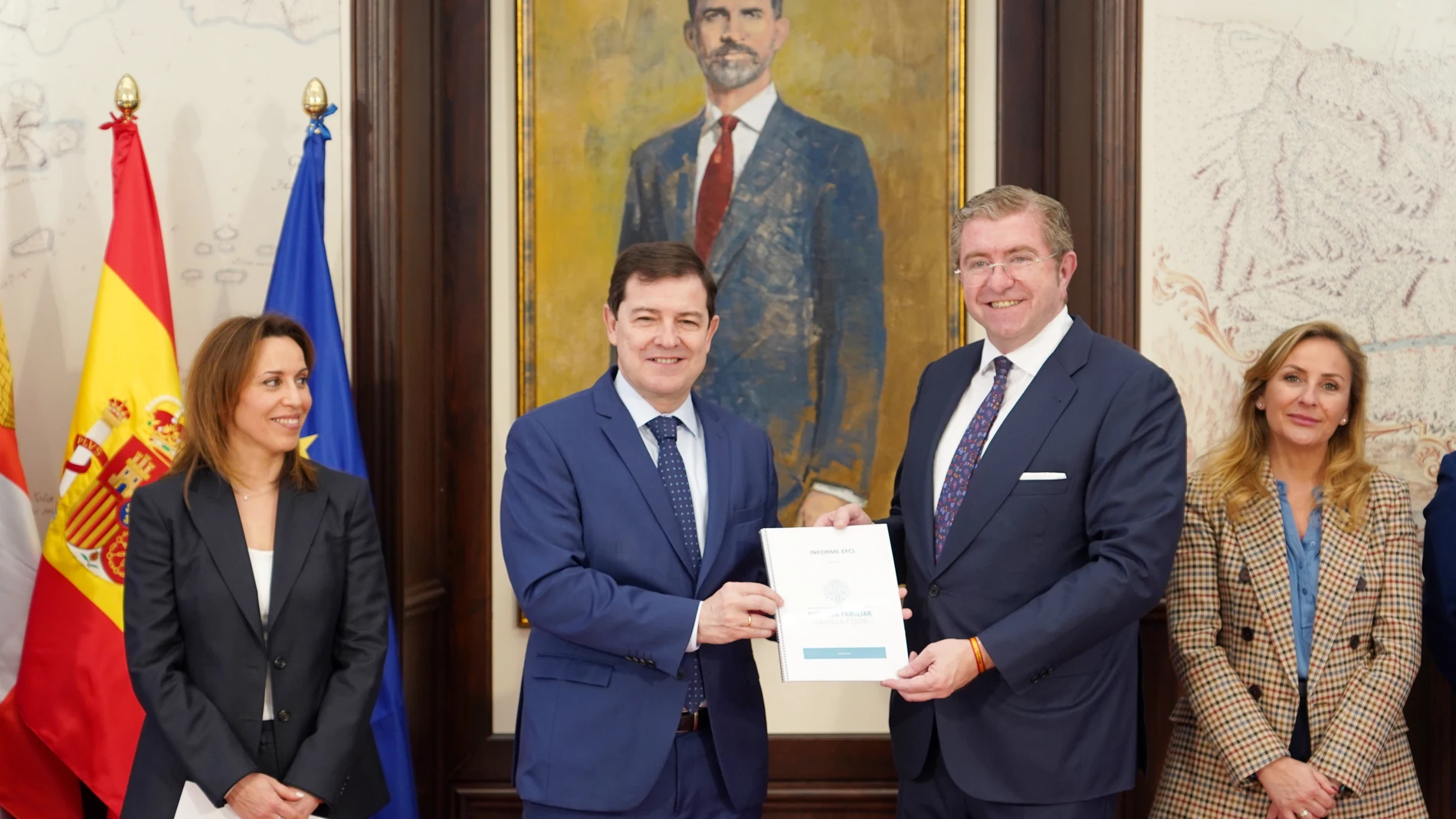 El presidente de la Junta, Alfonso Fernández Mañueco, se reúne con la Junta Directiva de Empresa Familiar de Castilla y León