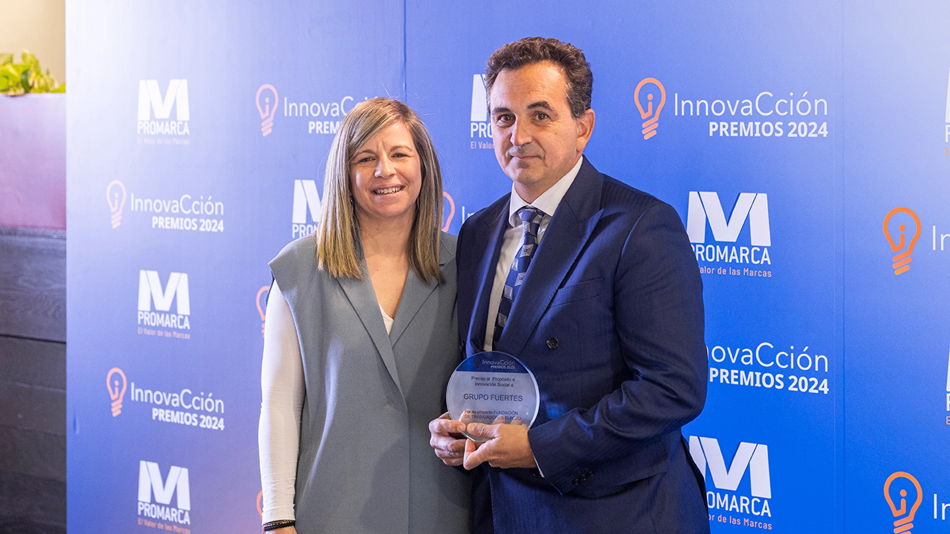 Rafael Fuentes recibe el premio