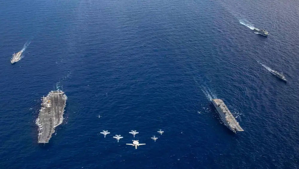 LHD Juan Carlos I (L-61), el portaaviones de la Armada en maniobras en el Mediterráneo