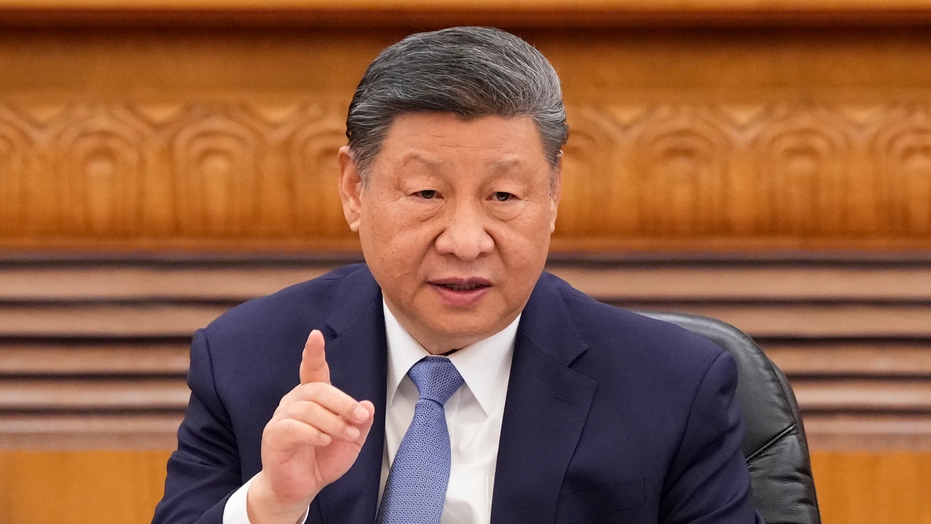 Beijing (China), 28/03/2025.- China's President Xi Jinping speaks during a meeting with global business leaders at the Great Hall of the People, in Beijing, China, 28 March 2025. EFE/EPA/KEN ISHII/POOL