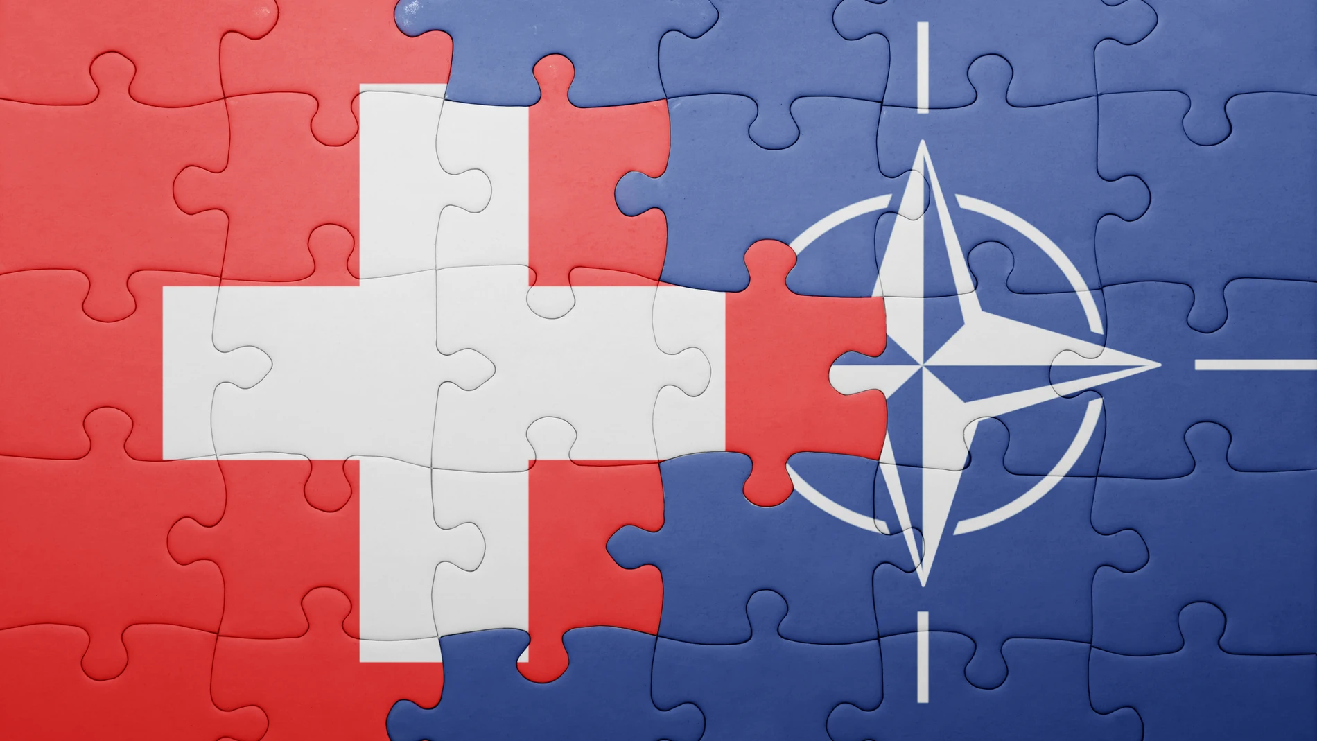 Suiza es uno de los pocos países de Europa que ni está en la OTAN ni en la Unión Europea debido a su historia y política de neutralidad