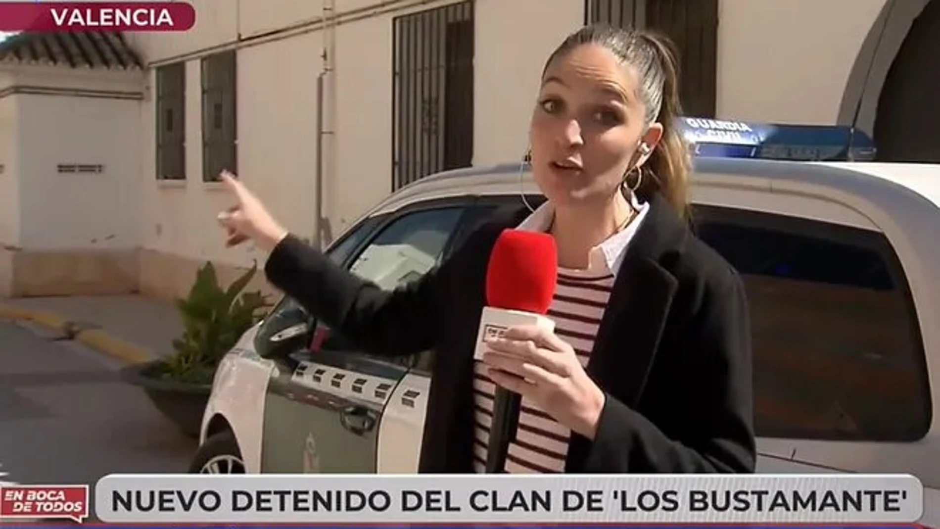 Agreden en directo a una reportera de 'En boca de todos': "Te doy y te mato"
